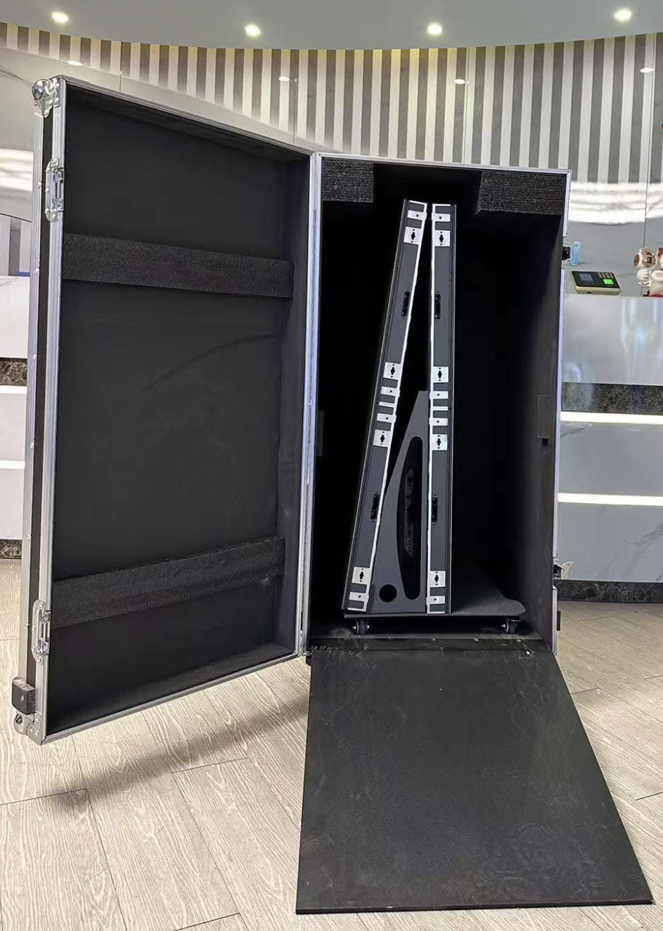 LED T8 Cooler Light